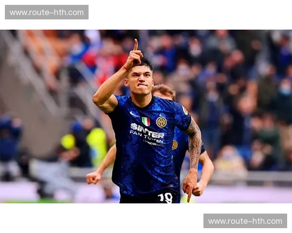 红黑与蓝鹰的宿命对决：圣西罗的战火与荣耀，永不落幕的意甲经典